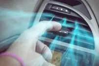 ( ویدیو) خلاقیت بامزه یک راننده برای خنک شدن ماشینش 