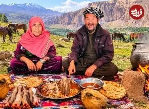 ببینید| غذای روستایی در افغانستان؛ مراحل دیدنی طبخ کله پاچه توسط زوج مسن افغان