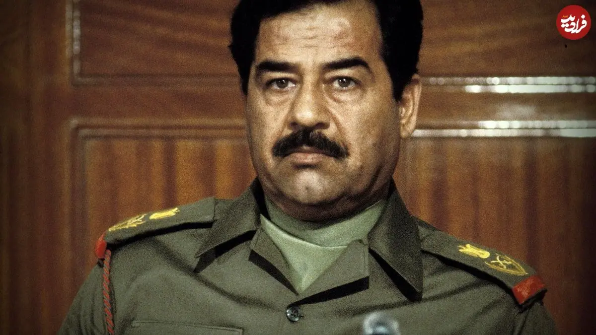 عکس| سفر در زمان؛ «صدام» در حال نماز خواندن در یک مسجد در سامرا؛ سال 1357