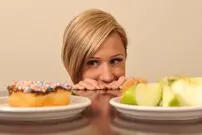 وقتی گرسنه هستید به هیچ‌وجه به این خوراکی‌ها لب نزنید