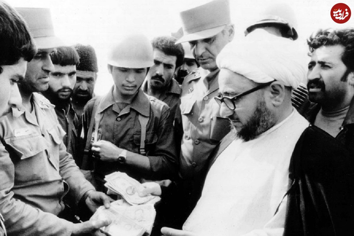 عکس؛ سفر در زمان؛ «محمدصادق خلخالی در شهر پیونگ یانگ کره شمالی»؛ دهه 60