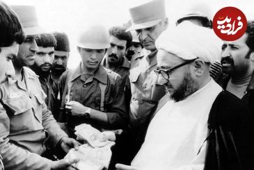 عکس؛ سفر در زمان؛ «محمدصادق خلخالی در شهر پیونگ یانگ کره شمالی»؛ دهه 60