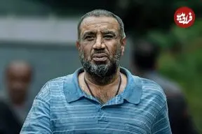 عکس| سفر زمان؛ تیپ و چهرۀ «نصرالله رادش» در پشت‌صحنه «مرد سه هزار چهره»