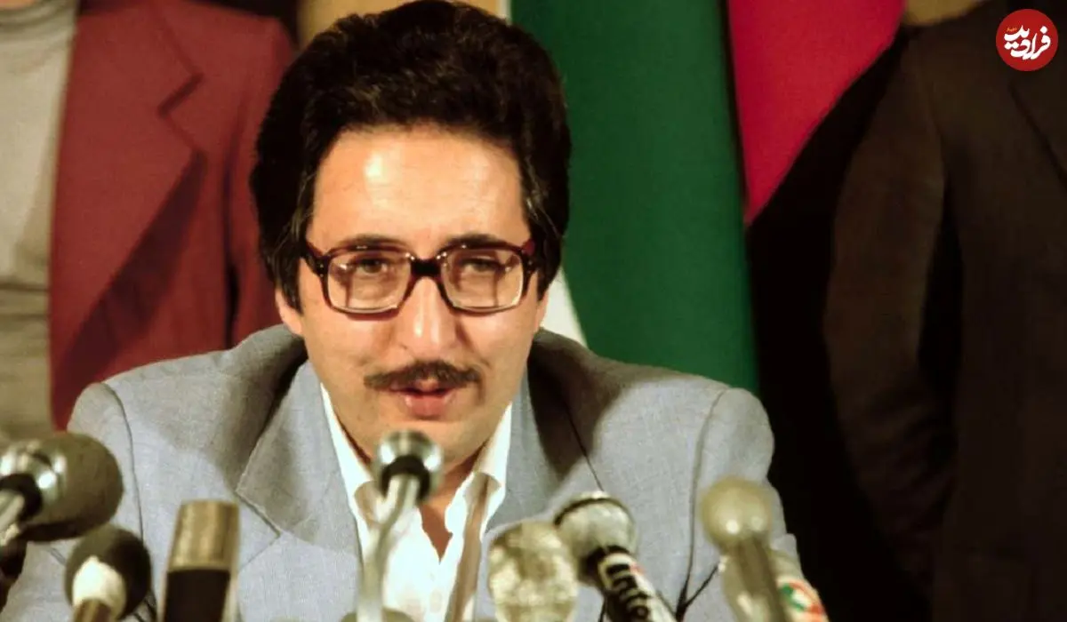 عکس| سفر در  زمان؛ «بنی صدر» در آیین تنفیذ حکم ریاست‌جمهوری؛ سال 58