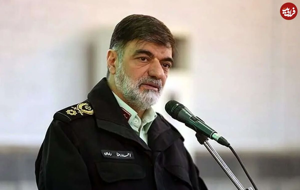 عکس؛ سفر به تاریخ؛ چهرۀ «سردار رادان» در دوران جوانی در کنار همرزمانش در جبهه؛ دهه 60