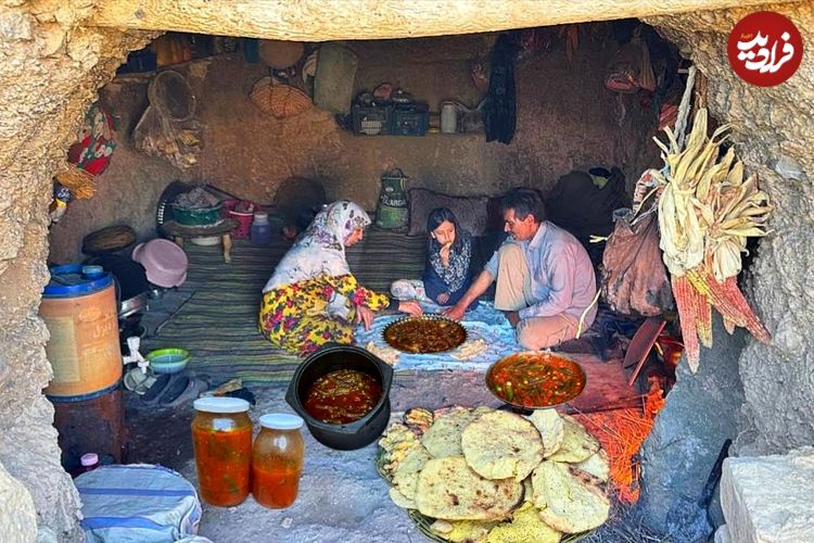 ببینید؛ غذای عشایری در ایران؛ تهیه ترشی، خورشت بامیه و پخت نان سنتی
