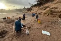 کشف «ردپاهای ۲ هزارساله» در هنگام سگ‌گردانی در ساحل