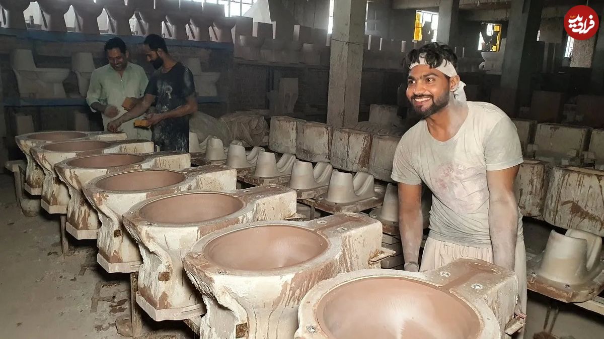 (ویدئو) فرایند چالش برانگیز پاکستانی ها برای ساخت توالت فرنگی به شکل سنتی
