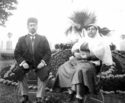 (عکس) محمدعلی شاه و همسرش ملکه جهان در تبعید 