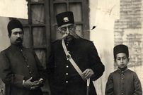 عکس؛ سفر در زمان؛ «مظفرالدین شاه» در حال پیاده روی در شهر اوستنده بلژیک؛ سال 1281
