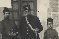عکس؛ سفر در زمان؛ «مظفرالدین شاه» در حال پیاده روی در شهر اوستنده بلژیک؛ سال 1281
