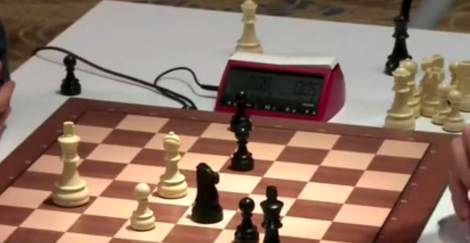 (ویدیو) ثانیه های آخر یک رقابت نفس گیر: لحظه پیروزی ملی‌پوش شطرنج ایران بر سوپر استاد بزرگ روس 