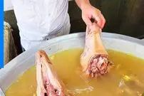 (ویدئو) کله پاچه ای که در طباخی میل می کنید، به این شکل آماده می شود