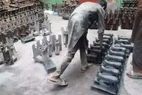 (ویدئو) ببینید پاکستانی ها چگونه در کارگاه‌های کوچک چرخ خیاطی تولید می‌کنند