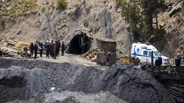 ( ویدیو) لحظه تلخ خارج کردن پیکر جان‌باختگان انفجار معدن در استان سمنان