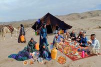 ببینید؛ غذای روستایی در ایران؛ پخت کله پاچه توسط سه بانوی عشایر در طبیعت