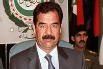 عکس| سفر زمان؛ «صدام» در حال چپق کشیدن در کنار مصطفی بارزانی؛ سال 1348