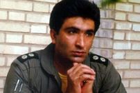 عکس| سفر در زمان؛ «عباس دوران» خلبان مشهور F-4 در کنار جنگنده اش؛ دهه 50
