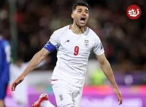 طارمی در کنار مسی و رونالدو