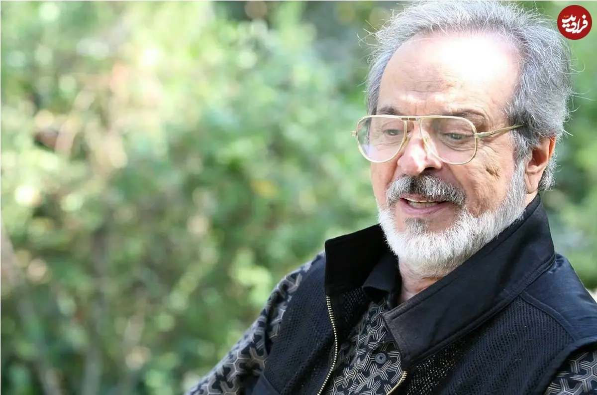 عکس| سفر در زمان؛ «ایرج قادری» سر مزار پسرش تورج در امریکا؛ سال 1353