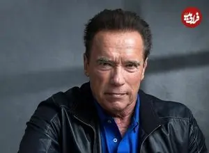 عکس| سفر در زمان؛ «آرنولد» پشت میز دفترش در کالیفرنیا؛ سال 1361