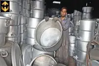 ببینید| نگاهی به مراحل تولید قابلمه های بزرگ از طریق بازیافت ضایعات آلومینیومی در پاکستان