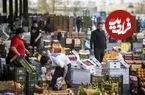 عکس| سفر به تهران قدیم؛ «میوه فروش های پشت سفارت انگلیس، خیابان همایون»؛ اوایل دهه 40