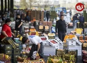 عکس| سفر به تهران قدیم؛ «میوه فروش های پشت سفارت انگلیس، خیابان همایون»؛ اوایل دهه 40