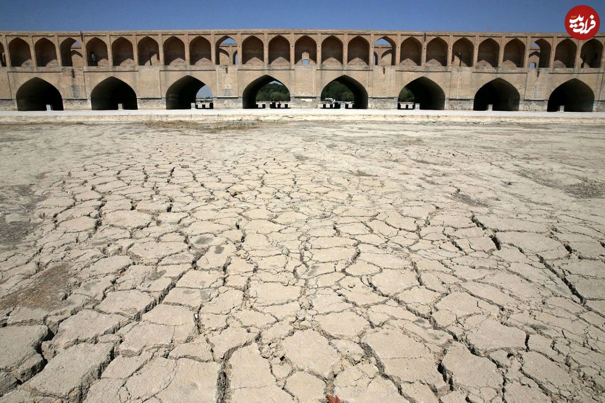عکس؛ نشانهای از استقرارگاه تجاری و صنعتی در کرانه زایندهرود
