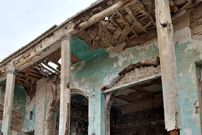 عکس؛ خانه میرزا شفیع در پامنار؛ گچ‌بری‌ها و آینه‌ها حالشان خوش نیست