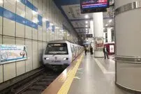 (ویدئو) رفتار عجیب و خطرناک مسافران در مترو ترکیه