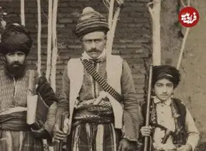 عکس| سفر زمان؛ تصویری از مردان کُرد در دوران قاجار با اسلحه و لباس‌های متفاوت