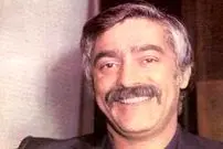 عکس| سفر زمان؛ «فردین» 30 ساله در حال دعا کردن در یکی از فیلم‌هایش؛ سال 43