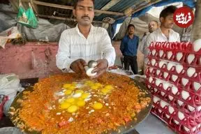 ببینید| غذای خیابانی در هند؛ سرعت و مهارت آشپز خیابانی در پخت املت سبزیجات در بمبئی