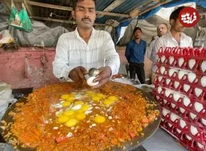 ببینید| غذای خیابانی در هند؛ سرعت و مهارت آشپز خیابانی در پخت املت سبزیجات در بمبئی