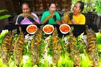 ببینید| غذای روستایی در سنگاپور؛ سرخ کردن ماهی سرماری با سس تند در روستا