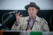 (ویدئو) آوازی شنیده نشده از علی نصیریان در دوران جوانی او