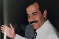 عکس| سفر در زمان؛ صدام حسین در حال مسابقه تیراندازی با عشایر عراقی؛ دهه 50