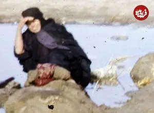 عکس| سفر زمان؛ زن‌های روستایی با الاغ در کنار جوی آب؛ سال 1346