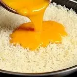 ببینید| با برنج و تخم مرغ، این غذای ساده و متفاوت را درست کنید!