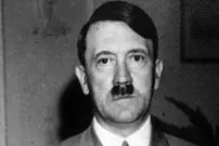 عکس| سفر در زمان؛ «هیتلر» به همراه اعضای حزب نازی در یک گردهمایی؛ سال 1313