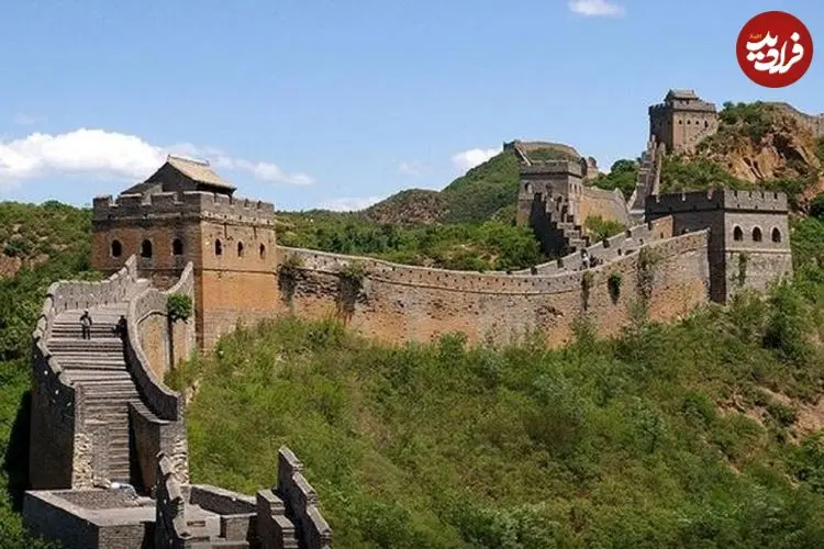 ببینید| پیاده‌روی روی خطرناک‌ترین بخش دیوار چین!