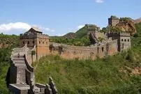 ببینید| پیاده‌روی روی خطرناک‌ترین بخش دیوار چین!