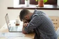 اگر به خستگی دایمی مبتلا هستید، شاید دچار سکته خفیف شده‌اید!