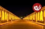 عکس| سفر به ایران قدیم؛ عکس یادگاری مردان اصفهانی روی سی و سه پل؛ 136 سال قبل