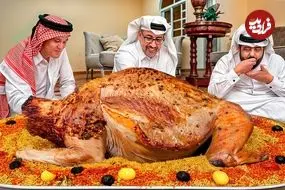 ببینید| غذای روستایی در قطر؛ پخت یک غذای سنتی با شتر برای مراسم عروسی