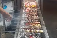 (عکس) تهران قدیم؛ شکل و شمایل جالب یک «جگرکی خیابانی»؛ سال 1332