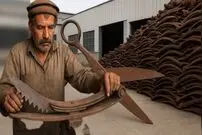 ببینید| مراحل تولید قیچی آهن‌بر از طریق بازیافت فنرهای قدیمی خودرو در پاکستان