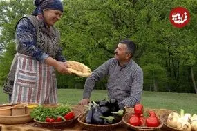 ببینید| غذای روستایی در آذربایجان؛ پخت دلمه بادمجان، نان و تهیه دمنوش در طبیعت
