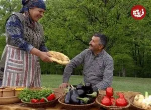 ببینید| غذای روستایی در آذربایجان؛ پخت دلمه بادمجان، نان و تهیه دمنوش در طبیعت